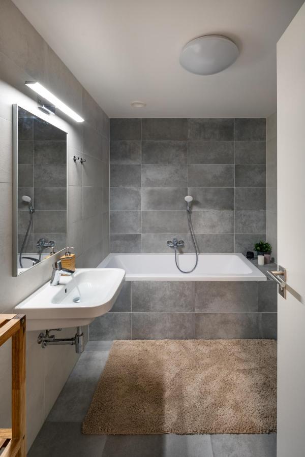 Prague Days - Exclusive Condo In Trendy Neighbourhood Eksteriør bilde
